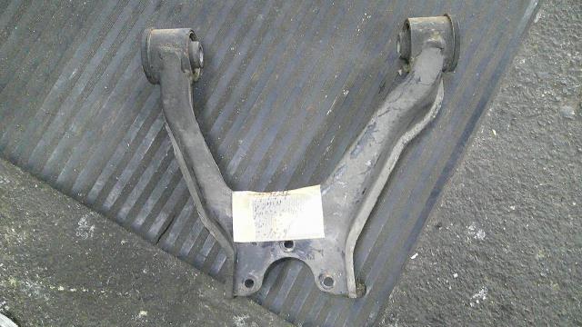 【中古】中古部品 パジェロ V77W 右フロントアッパアーム 【3500080000-250301000851730】