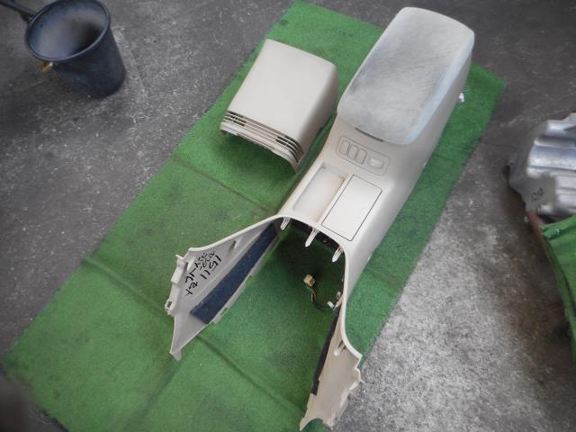 【中古】中古部品 アルファード ATH10W コンソールボックス 【3330190100-000002151177100】