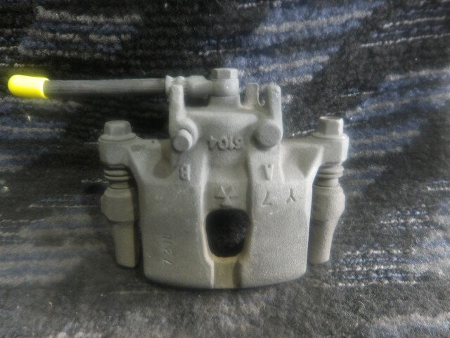 【中古】中古部品 オッティ H92W 右フロントキャリパー 【3340140100-000025172944330】