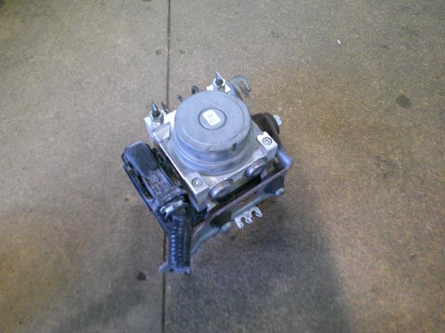 【中古】中古部品 ワゴンR MH34S ABSアクチュエーター 【3310410000-000253025042500】