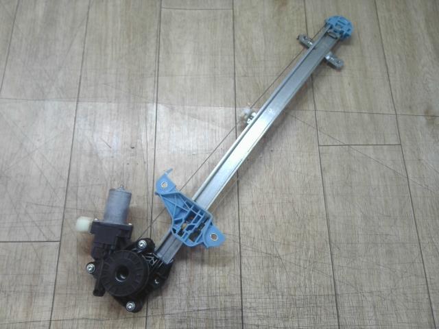 【中古】中古部品 スイフト ZC53S 右フロントドアレギュレータ・モーター 【3310390100-250702000313120】