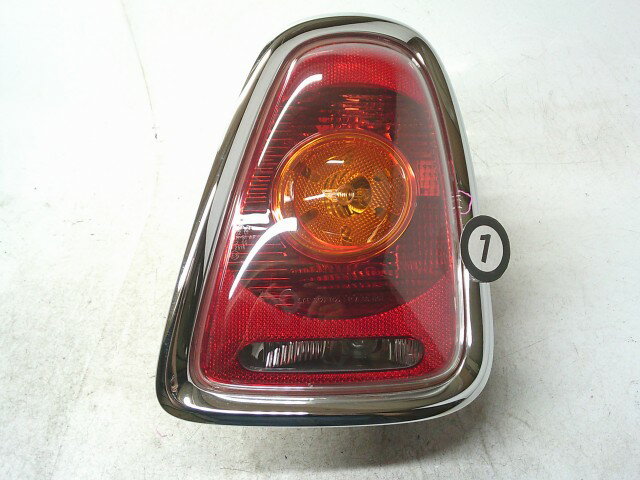 【中古】中古部品 BMW ミニ MF16 右テールランプ 【3330990500-250710000415500】