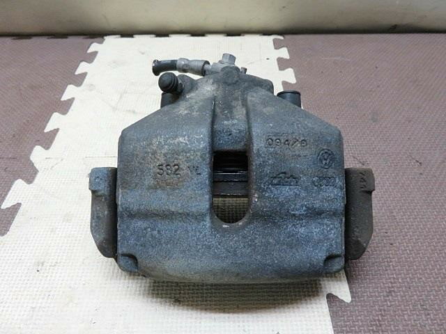 【中古】中古部品 VW ゴルフ 1KBLG 右フロントキャリパー 【3330380100-000029018244330】
