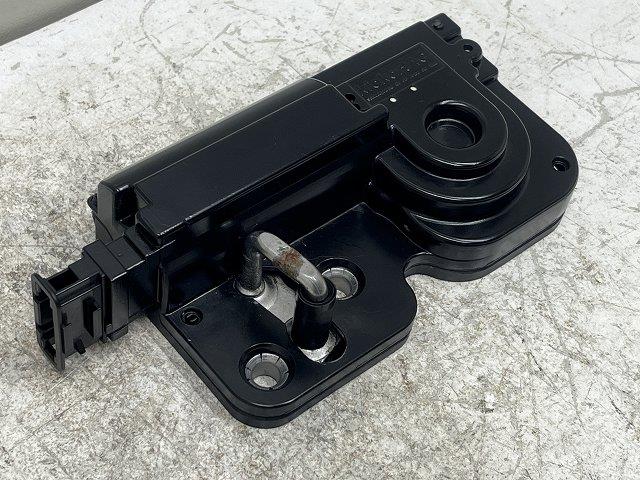 【中古】中古部品 ポルシェ カイエン 9PABFDA トランク・バックドアロックソレノイド 【3310070100-0000Y0767064590】