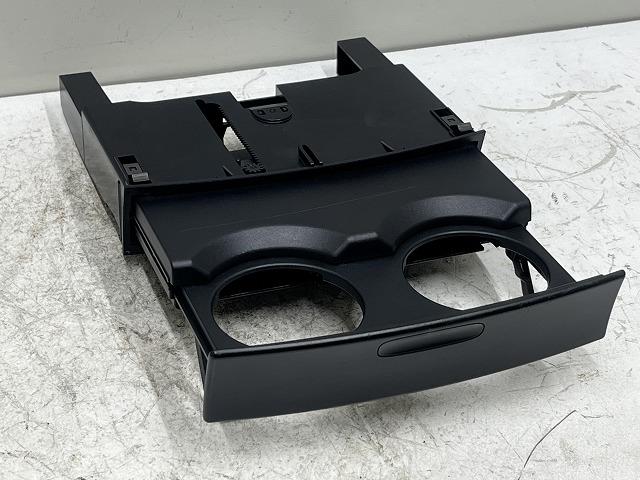 【中古】中古部品 ポルシェ カイエン 9PABFDA ドリンクホルダー 【3310070100-0000Y0767070230】