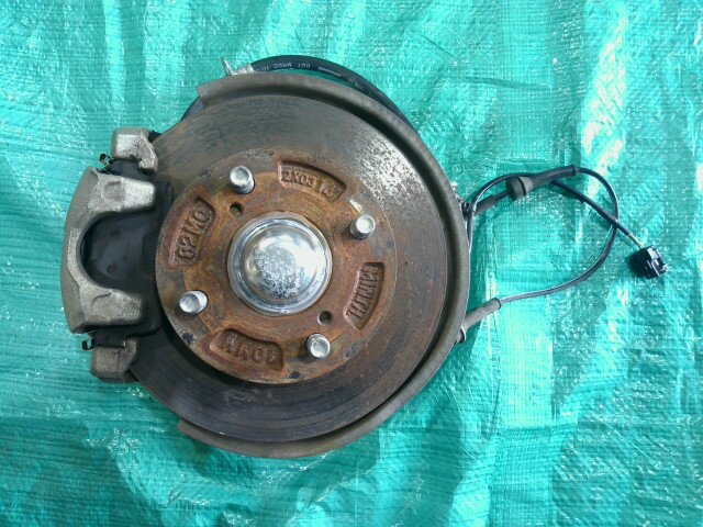 【中古】中古部品 エブリィ DA17V 右フロントナックルハブ 【3310090100-202507032444310】