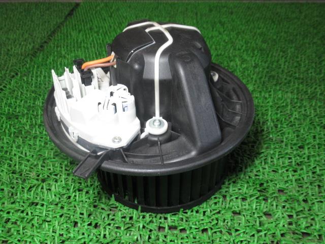 【中古】中古部品 BMW 3シリーズ VR20 ヒーターブロアモーター 【3330540100-250425001167900】