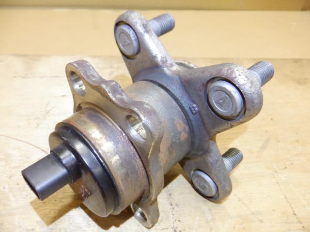【中古】中古部品 ムーヴコンテ L575S リアハブ 【3310250100-001665280144470】