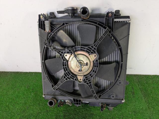 【中古】中古部品 プレオ RA1 ラジエータ 【3310080100-250513000220400】