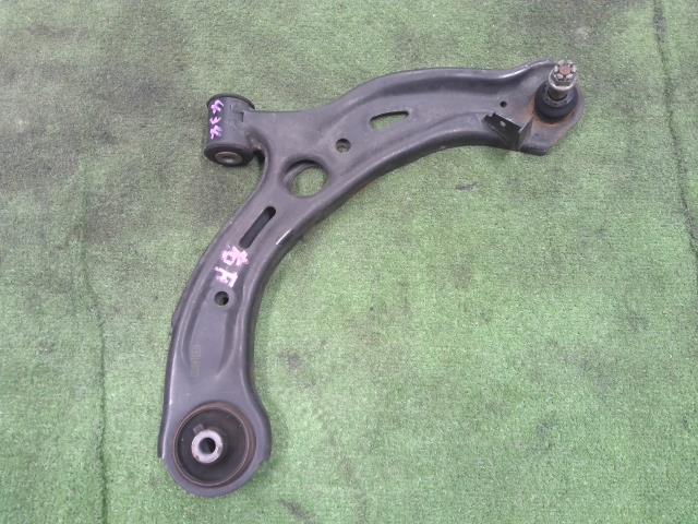 【中古】中古部品 N−VAN JJ1 右フロントロアアーム 【3310200100-000021943451720】