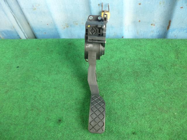 【中古】中古部品 アウディ A1 8XCAX ペダル 【3540020100-000007070777500】