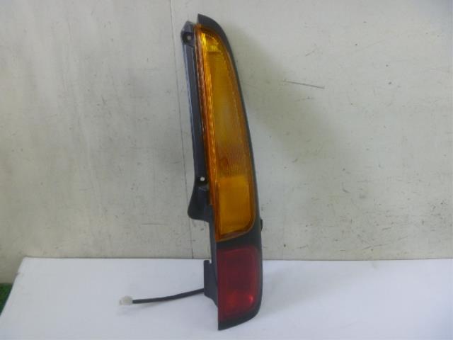 【中古】中古部品 ムーヴ L900S 右テールランプ 【3310250100-001082218015500】
