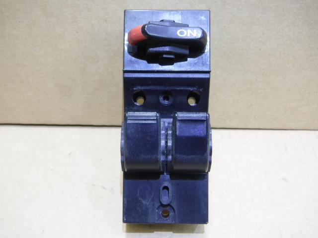 メーカー ホンダ 車名 バモス 型式類別 11086-0027 グレード 660 TURBO 認定型式 LA-HM1 車両タイプ 5DBOXワゴン 年式 H16/1 シフト 駆動 通称型式 エンジン型式 E07Z-ET ミッション型式 アクスル型式 車体色 白 車体色No NH636P トリム色No L 走行距離(Km) 234,000 メーカー純正品番 35750-S3C-003 部品メーカー品番 保証 1ヶ月/1000km 付加情報 ★トリム色【】; ★トリム色No【L】; ウインドゥロック付;オムロン;35750-S3C-003/C8F-HC22R;1カプラー14ピン；作動テストOK 商品情報 ※純正番号およびモデル番号は参考としてください。※リビルト部品を購入される際のお願い【再生部品】と表示されているものをリビルト部品と呼んでいます。リビルト部品の場合には、交換時に取り外した部品をご返却していただく場合があります。詳しくはこちら※大物商品(ドア・ボンネット・バンパー等)は個人宅への配送ができない場合がございます。その場合、最寄りの配送業者支店止め等の対応となりますので、あらかじめご了承ください。 ページ上部へ【中古】中古部品 バモス HM1 パワーウインドウスイッチ 【3310250100-001548718561900】