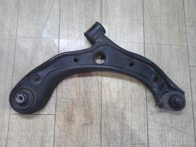 【中古】中古部品 N−BOX ＋ JF1 右フロントロアアーム 【3310390100-250718001451720】