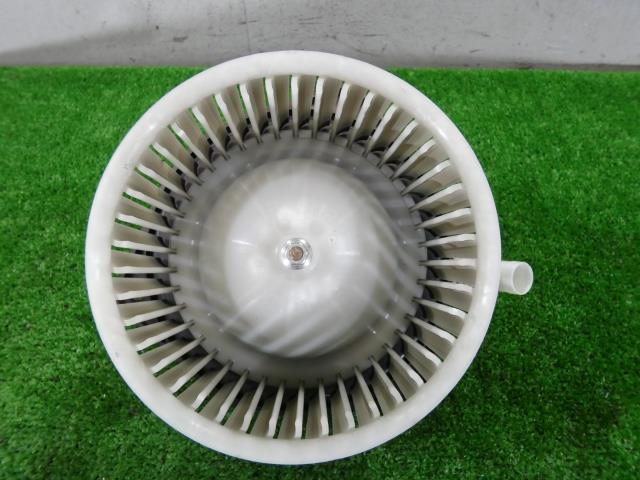 【中古】中古部品 デリカD5 CV5W ヒーターブロアモーター 【3260250000-000025111167900】