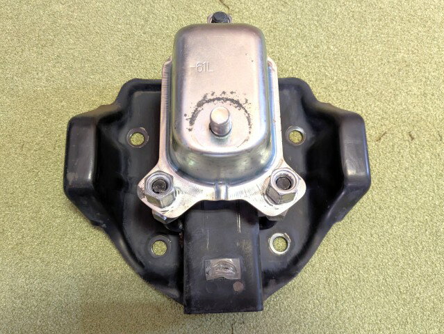 【中古】中古部品 ジムニー JB23W スペアタイヤキャリア 【3330450100-250728000148180】