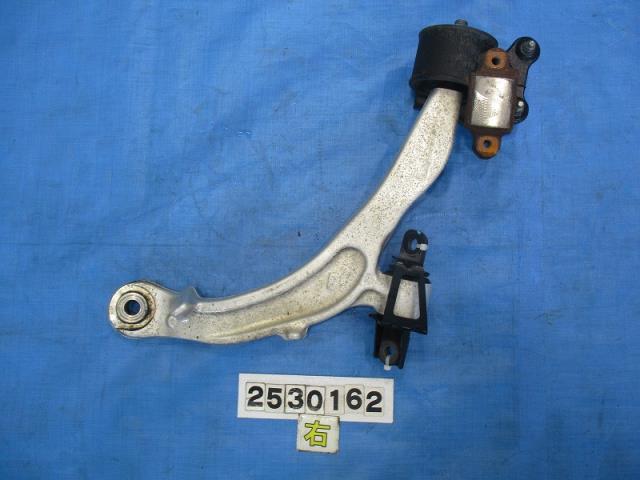 【中古】中古部品 オデッセイ RC1 右フロントロアアーム 【3310040100-000253016251720】