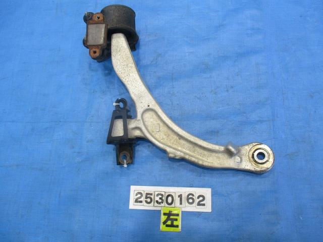 【中古】中古部品 オデッセイ RC1 左フロントロアアーム 【3310040100-000253016251740】