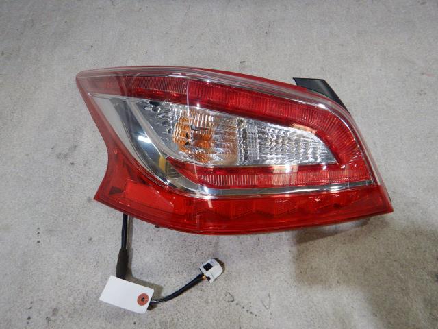 【中古】中古部品 ティアナ L33 左テールランプ 【3330810100-250725000615600】