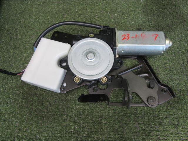 【中古】中古部品 グロリア ENY34 トランク・バックドアクローザーモーター 【3330200100-230417000066..