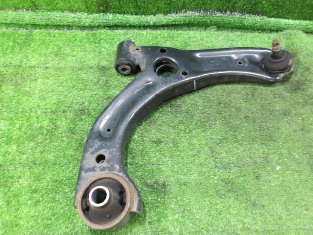 【中古】中古部品 ムーヴキャンバス LA810S 右フロントロアアーム 【3330420100-250719000351720】