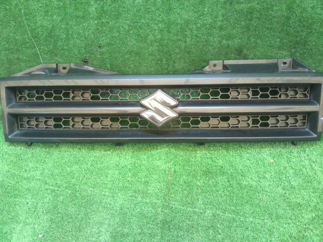 メーカー スズキ 車名 ジムニー 型式類別 12717-0016 グレード XC 4WD 認定型式 ABA-JB23W 車両タイプ 3DJワゴン 年式 H24/5 シフト 4FT 駆動 通称型式 JB23WJXCR-D9 エンジン型式 K6AT ミッション型式 アクスル型式 車体色 白 スペリアホワイト 車体色No 26U トリム色No 走行距離(Km) メーカー純正品番 部品メーカー品番 保証 0ヶ月/0km 付加情報 ガンメタ 商品情報 (1)[5,擦り傷,B1cm](1)[全体,飛び石,多少](2)[全体,擦り傷,多少](2)[全体,飛び石,30個] ※純正番号およびモデル番号は参考としてください。※リビルト部品を購入される際のお願い【再生部品】と表示されているものをリビルト部品と呼んでいます。リビルト部品の場合には、交換時に取り外した部品をご返却していただく場合があります。詳しくはこちら※大物商品(ドア・ボンネット・バンパー等)は個人宅への配送ができない場合がございます。その場合、最寄りの配送業者支店止め等の対応となりますので、あらかじめご了承ください。 ページ上部へ【中古】中古部品 ジムニー JB23W ラジエータグリル 【3260240000-250718000510400】