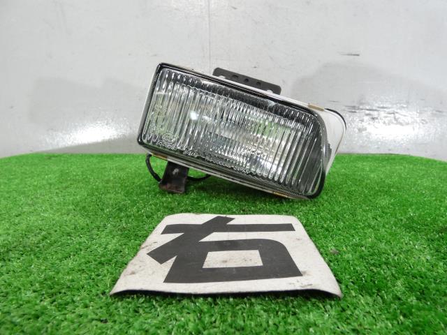 【中古】中古部品 エルフ NHR85AN 右フォグランプ 【3260250000-000025105510850】