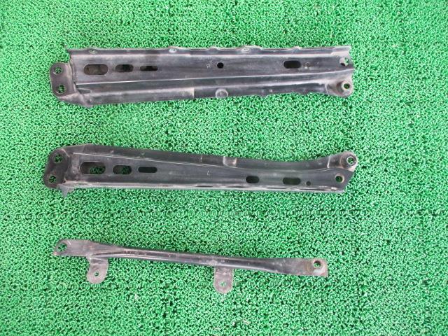 【中古】中古部品 プリウス ZVW35 その他 サスペンション系 【3310190100-000255007559000】