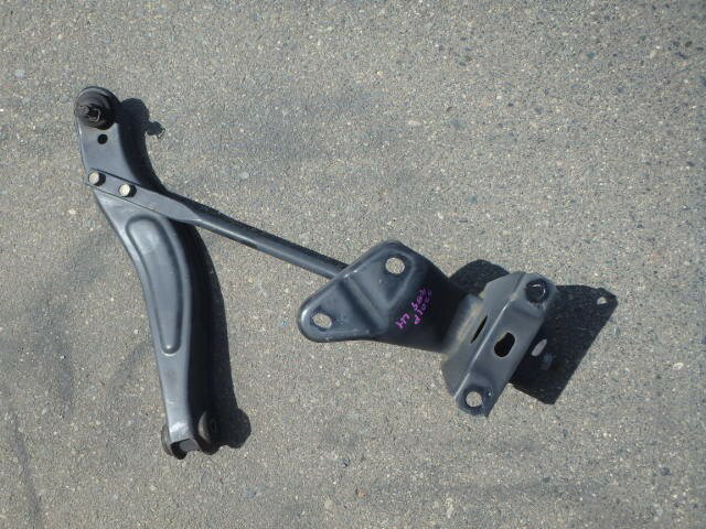 【中古】中古部品 ハイゼット S201P 左フロントロアアーム 【3331010800-000023430251740】