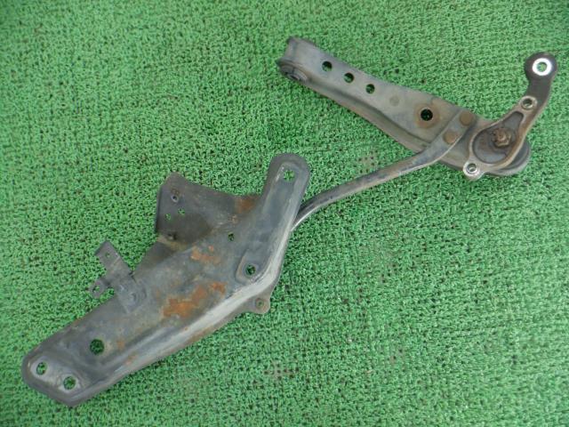 【中古】中古部品 コンフォート YXS10H 左フロントロアアーム 【3310250100-001635811051740】