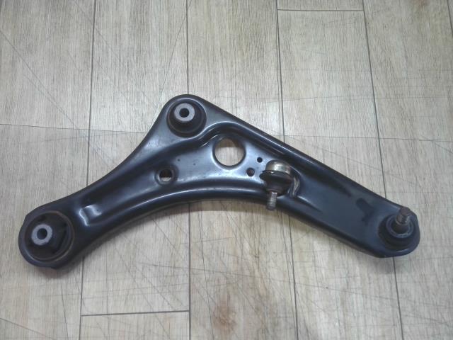 【中古】中古部品 デイズ B21W 右フロントロアアーム 【3310390100-250729000451720】