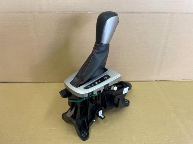 【中古】中古部品 スイフト ZC32S シフトレバー 【3330650100-000253011437850】