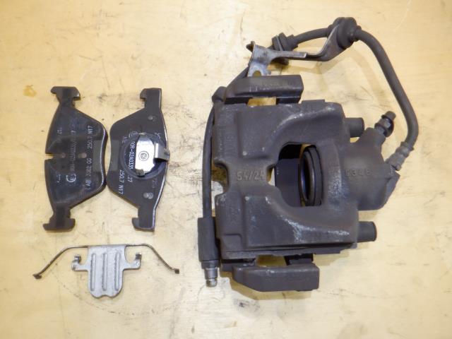 【中古】中古部品 BMW 1シリーズ UD20 左フロントキャリパー 【3310250100-001622755244360】