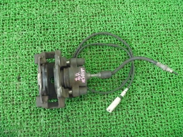【中古】中古部品 BMW 3シリーズ VR20 右リアキャリパー 【3310250100-001183175444430】