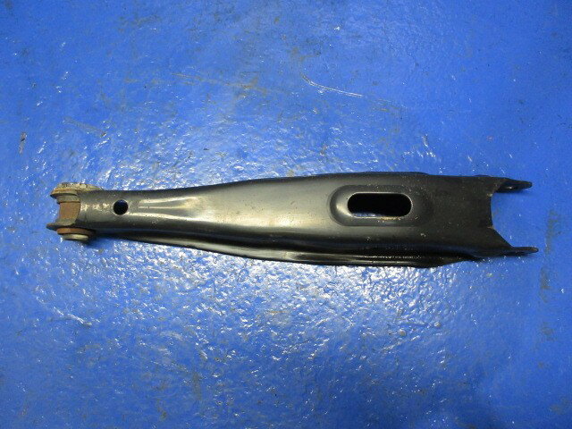 【中古】中古部品 クラウン AWS210 左リアロアアーム 【3310270100-000014798751840】