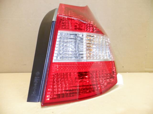 【中古】中古部品 BMW 1シリーズ UF16 右テールランプ 【3310250100-001658610115500】
