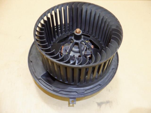 【中古】中古部品 BMW 1シリーズ UD20 ヒーターブロアモーター 【3310250100-001619599667900】