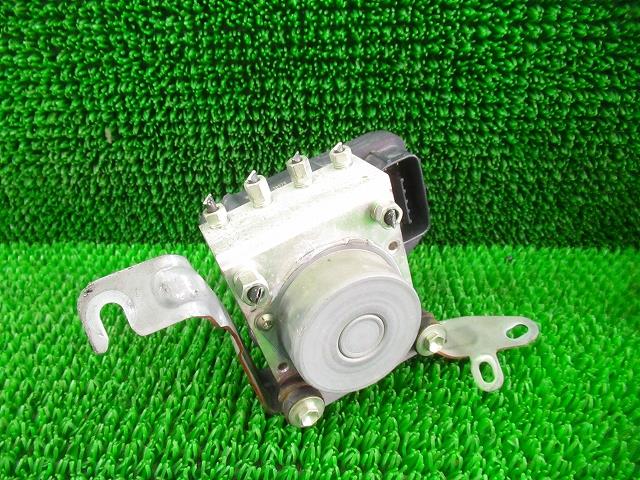 【中古】中古部品 モコ MG33S ABSアクチュエーター 【3330210100-000037137242500】