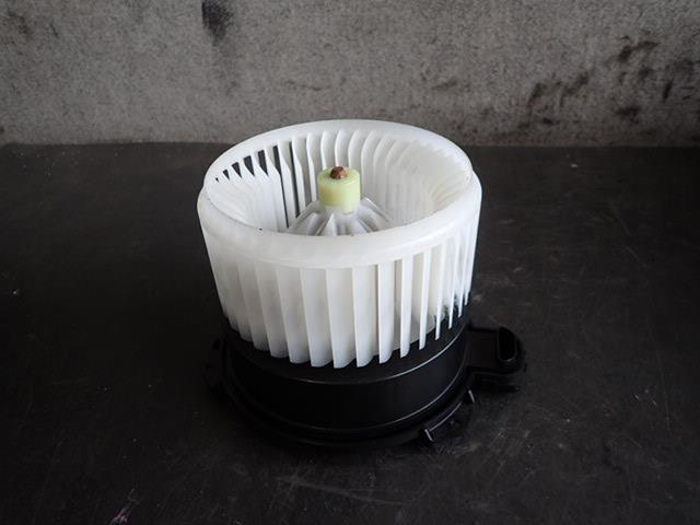 【中古】中古部品 ピクシススペース L575A ヒーターブロアモーター 【3330470100-2...