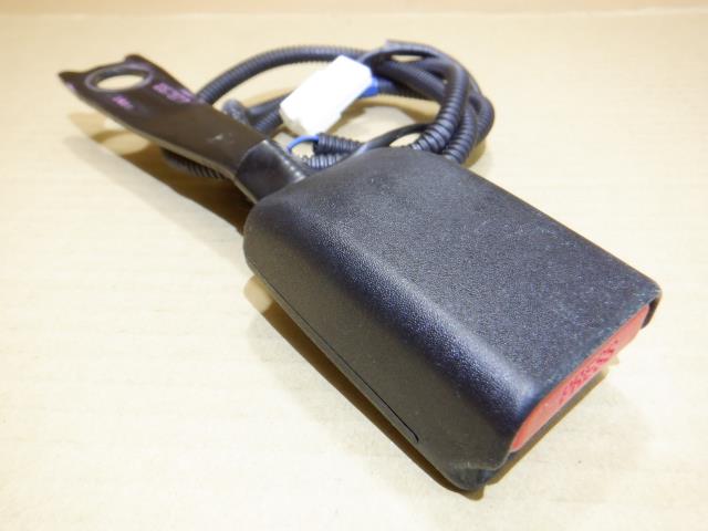 【中古】中古部品 ヴィッツ NSP130 シートベルト 【3310250100-001646439077150】