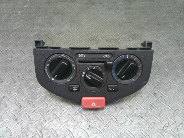 【中古】中古部品 ランサーカーゴ CVZNY12 A/Cスイッチパネル 【3330990700-202505006860900】