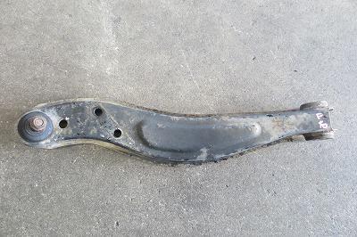 【中古】中古部品 ハイゼット S200P 右フロントロアアーム 【3340180100-250808000151720】