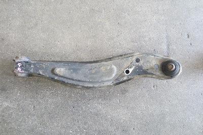 【中古】中古部品 ハイゼット S200P 左フロントロアアーム 【3340180100-250808000151740】