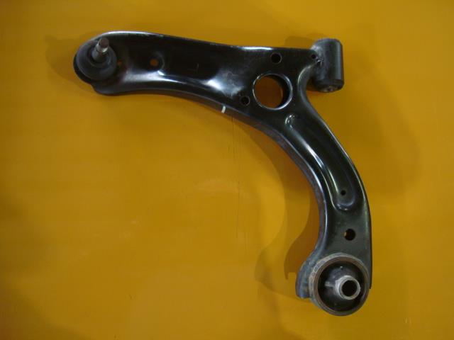 【中古】中古部品 タント LA600S 左フロントロアアーム 【3340220100-000226051451740】