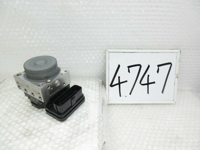 【中古】中古部品 エブリィ DA17V ABSアクチュエーター 【3500170000-250812503142500】