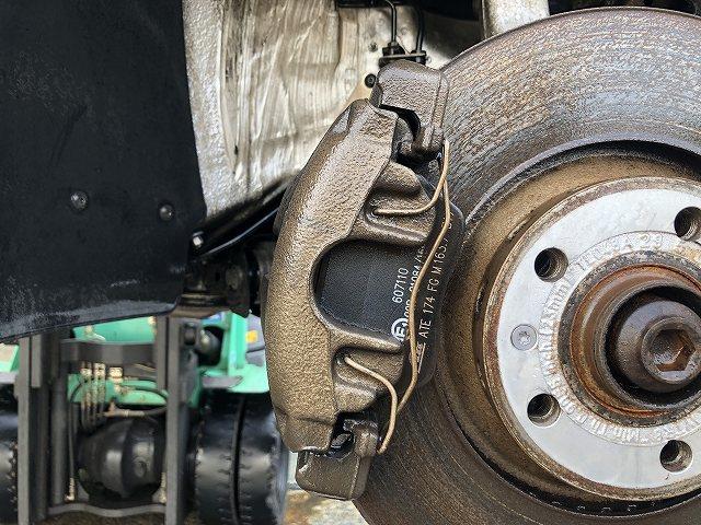 【中古】中古部品 アウディ A4 8EBFB 右フロントキャリパー 【3310070100-0000Y0769344330】