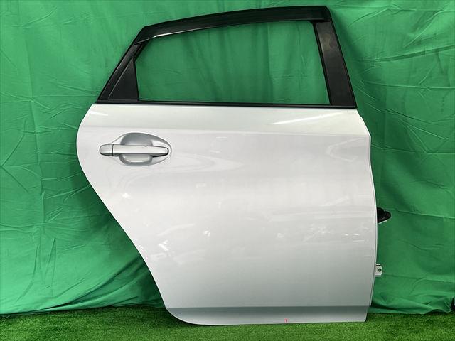 【中古】中古部品 プリウス ZVW30 右リアドア 【3330240100-002025588013300】