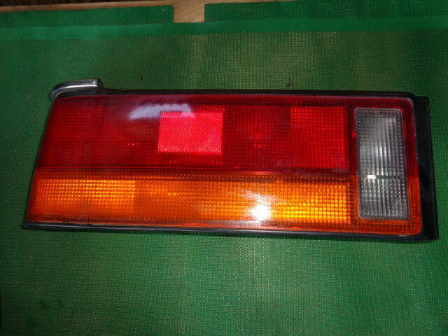 【中古】中古部品 ファミリア BF5P 左テールランプ 【3330810100-250817000215600】