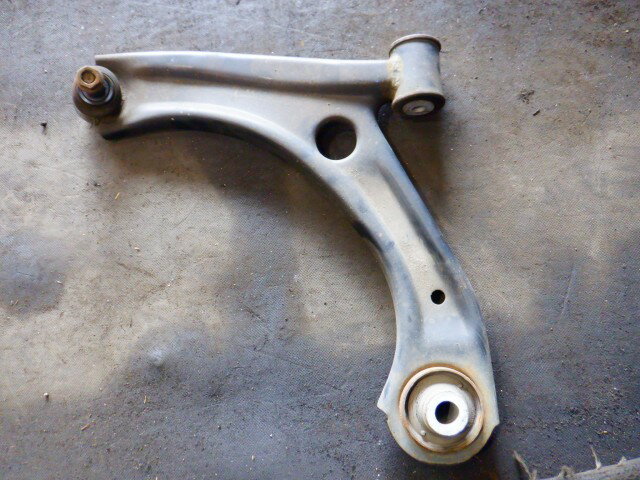 【中古】中古部品 キャロル HB36S 左フロントロアアーム 【3340140100-000025163951740】