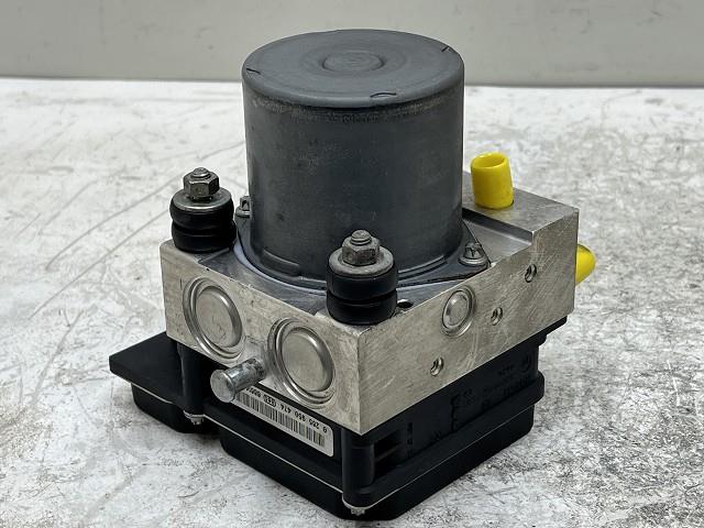 【中古】中古部品 アウディ A4 8EBFB ABSアクチュエーター 【3310070100-0000Y0769342500】